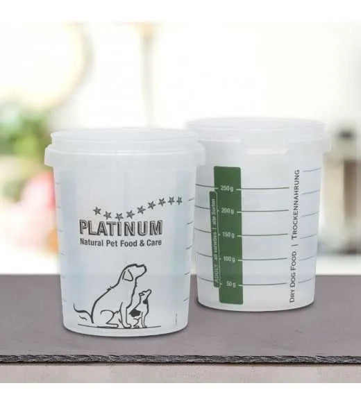 Platinum målebæger til hundefoder, set fra en anden vinkel